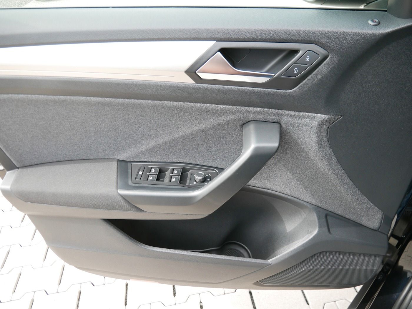 Fahrzeugabbildung Volkswagen T-Roc 1.0 MOVE NEU37T Standheiz Kamera SHZ NAVI