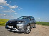 Mitsubishi Plug-in Hybrid Outlander 2.4 MIVEC PLUG-IN H... - scheckheftgepflegte Mitsubishi Plug-in Hybrid Outlander