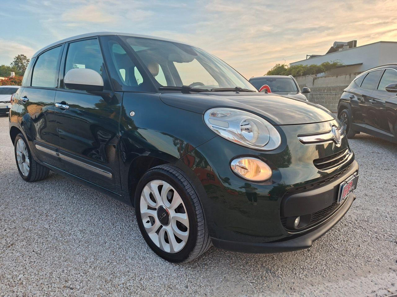 Fiat 500L 2012 — interior