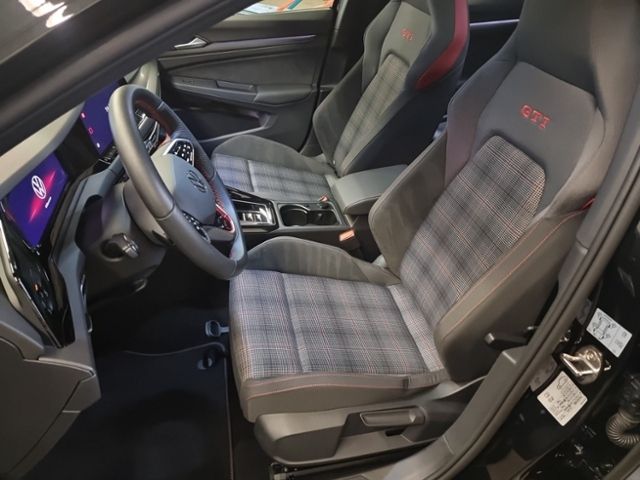 Fahrzeugabbildung Volkswagen Golf VIII GTI 2,0 TSI DSG HARMAN&KARDON PANO HUD
