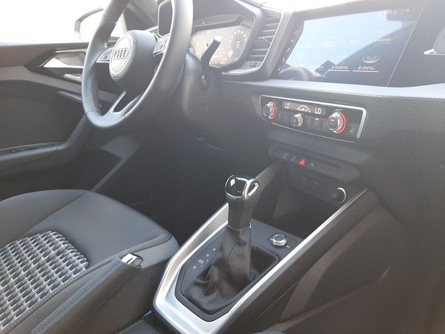 Fahrzeugabbildung Audi A1 Sportback S line 30TFSI S-tronic Navi 18" LED