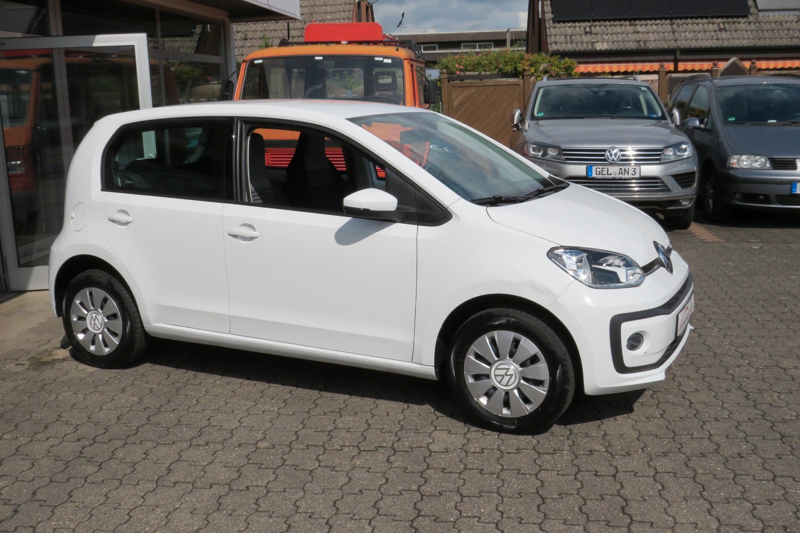 Fahrzeugabbildung Volkswagen up! 4T SITZH. GJ KLIMA TELVOR MAPS&MORE 1.HD