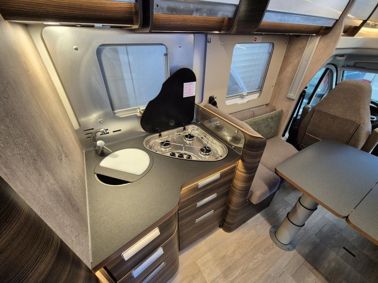 Fahrzeugabbildung Laika ECOVIP L 4009 DS Heavy Klima Radträger Face2Face