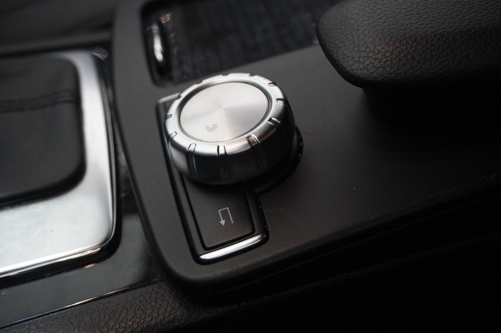 Fahrzeugabbildung Mercedes-Benz E 200 COUPE AVAMTGRADE NAVI/SHZ/SPORT/PDC/TEMP.