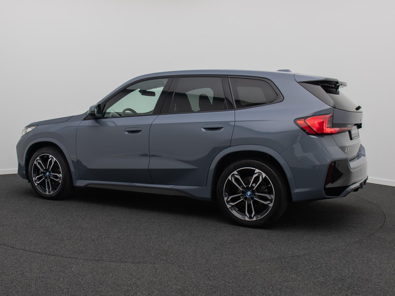 BMW iX1 xD30 MSport Panorama 360°HUD DAB Komfort 19", миниатюра 10