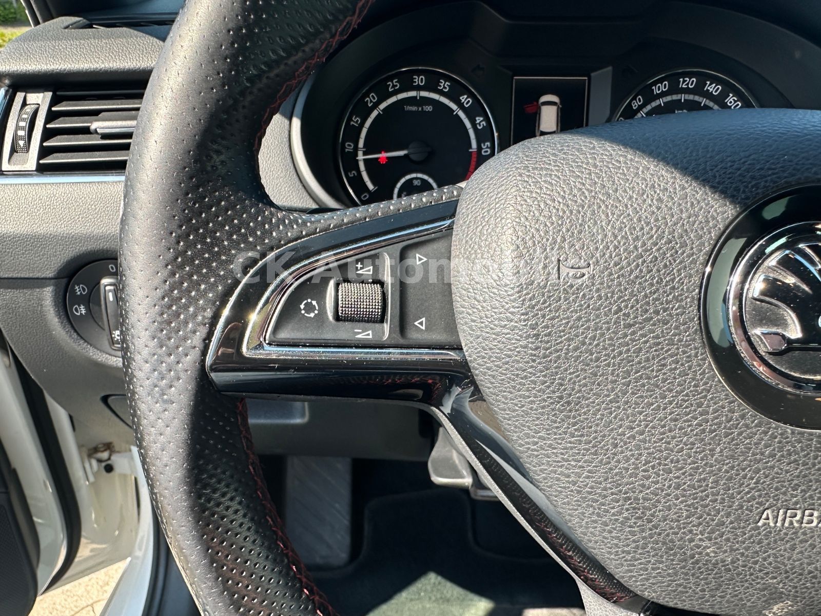 Fahrzeugabbildung SKODA Octavia Combi RS 2.0 TDI DSG/Navi/Bi-Xenon/PDC