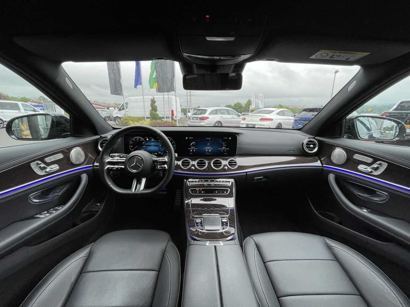 Fahrzeugabbildung Mercedes-Benz E 300 T de 4M AMG+AHK+Distr+Burm+ R-Kamera+Carpl