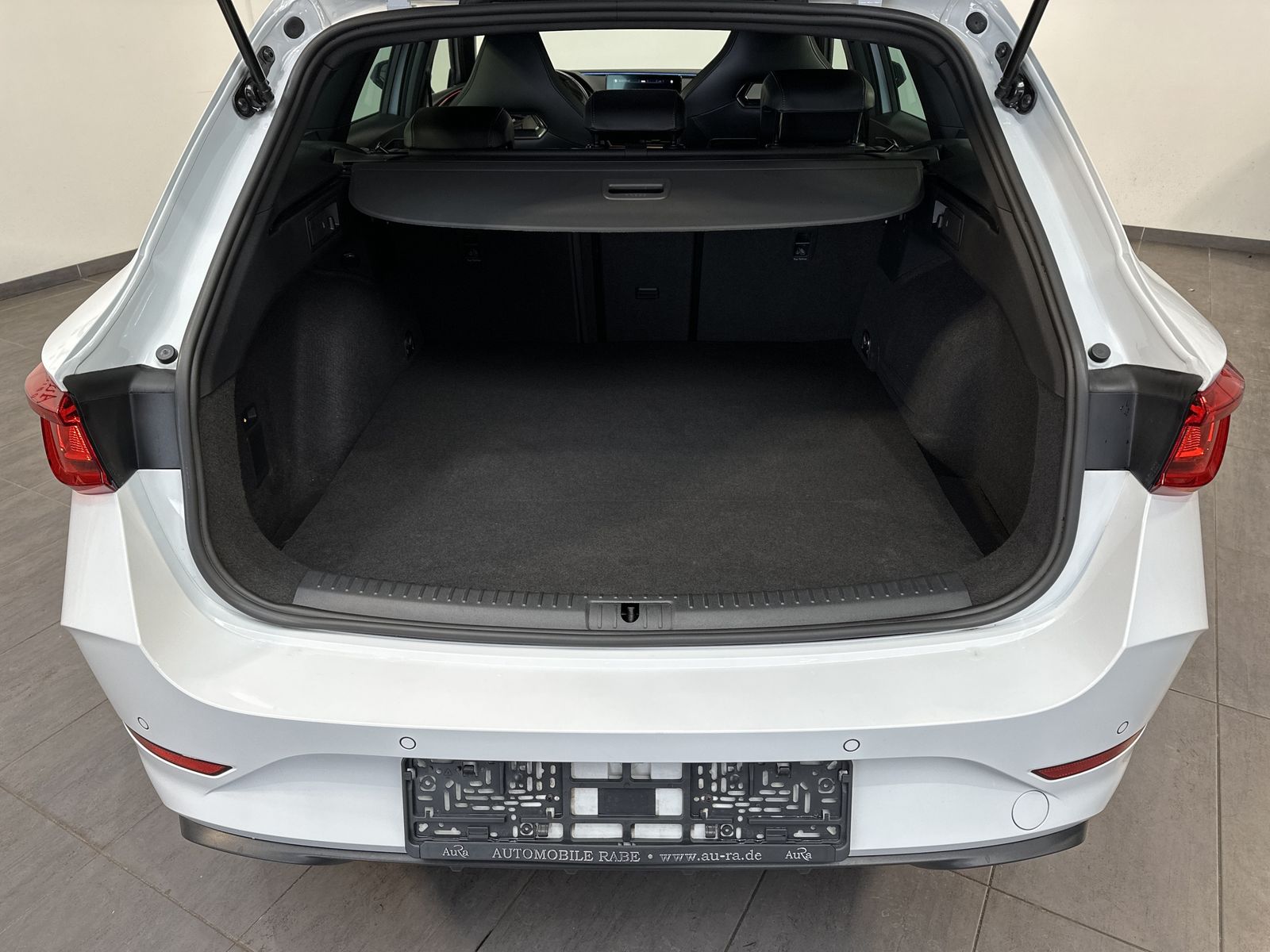 Fahrzeugabbildung CUPRA Leon Sportstourer 1.4 e-Hybrid NAV+LED+AHK+ACC