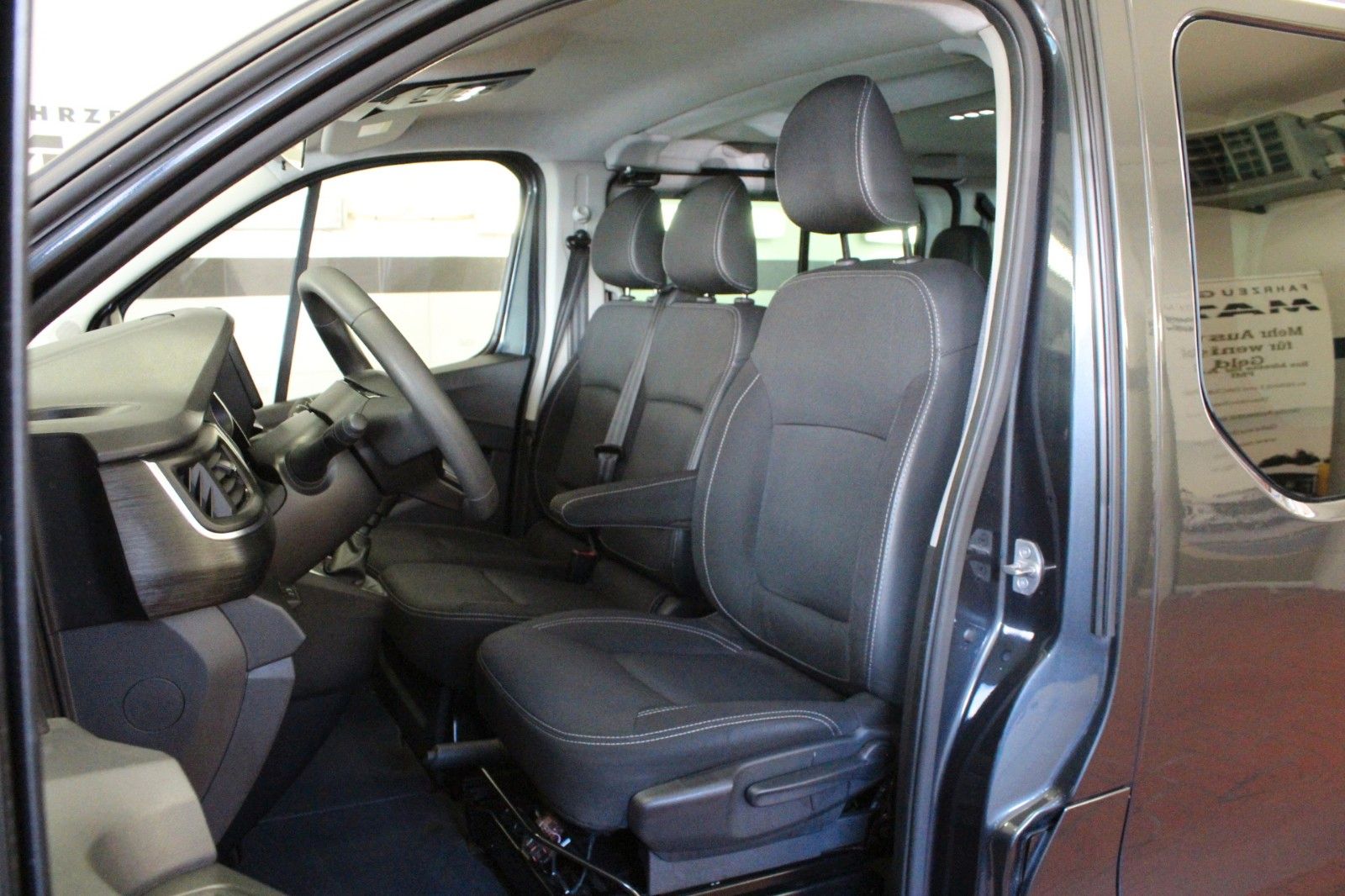 Fahrzeugabbildung Renault Trafic Grand L2 dCi 110 Blue*9-Sitzer*