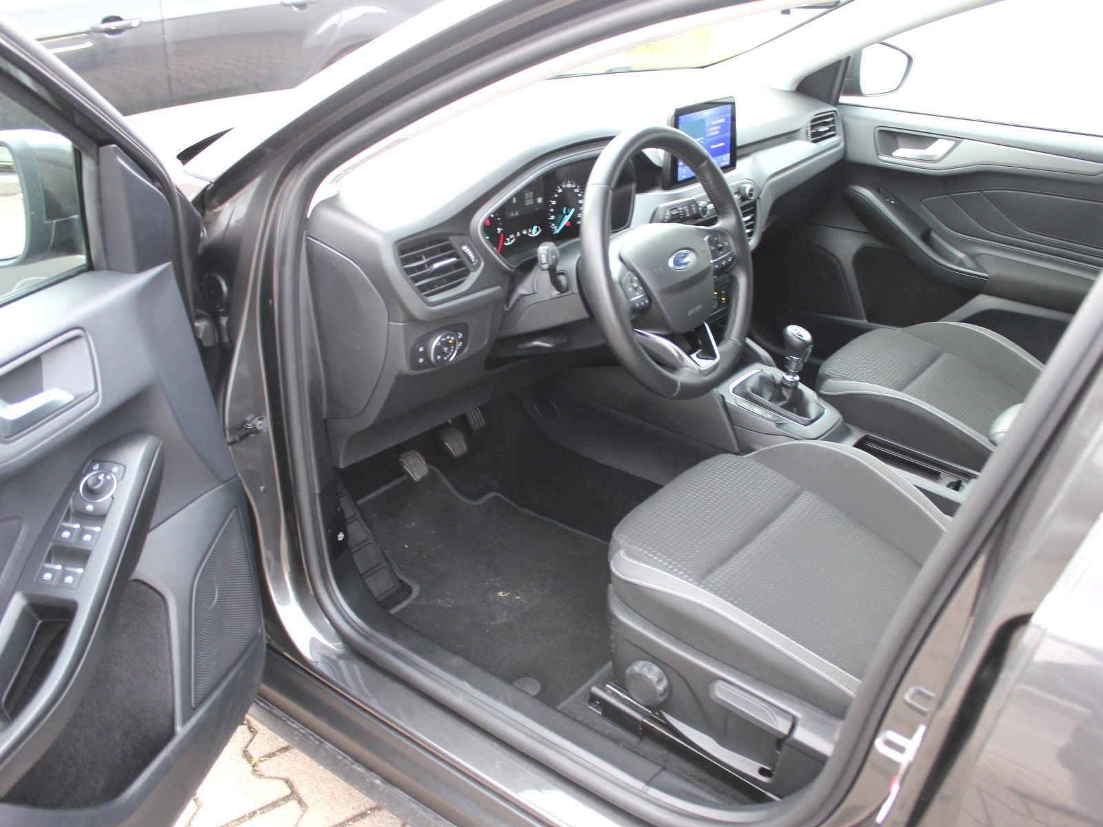Fahrzeugabbildung Ford Focus Cool & Connect 1,5 EcoBlue