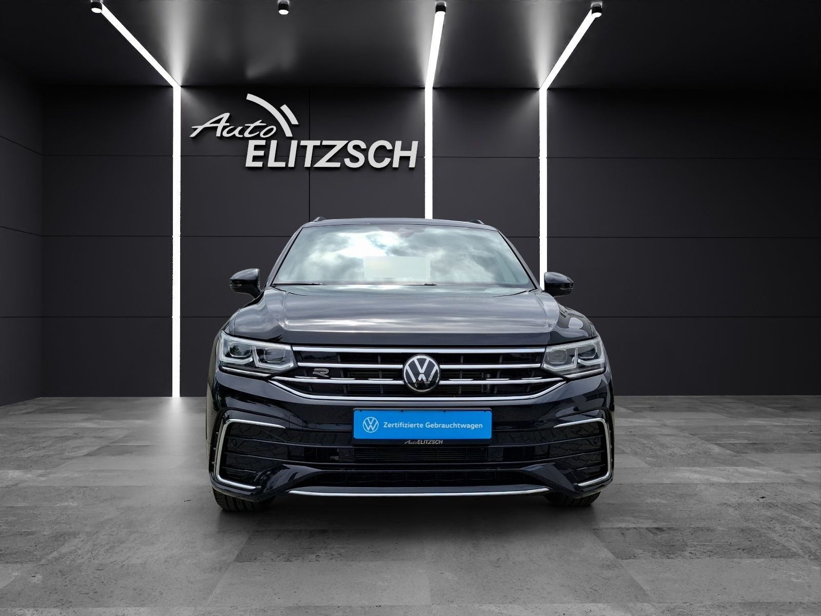 Fahrzeugabbildung Volkswagen Tiguan TSI R-Line 4M DSG Matrix AHK Navi Pano AI