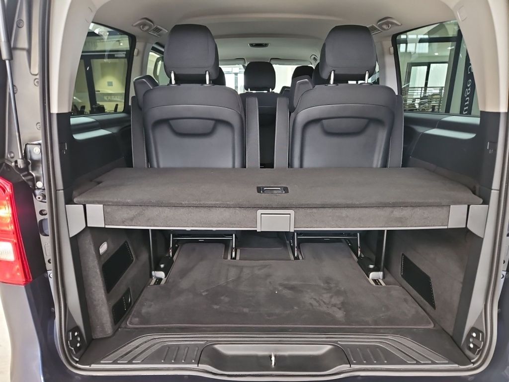 Fahrzeugabbildung Mercedes-Benz V 250 lang 7 Sitze 2,5t AHK Navi Lenkradhzg.