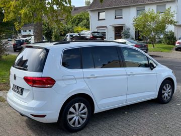 Volkswagen Touran - 5