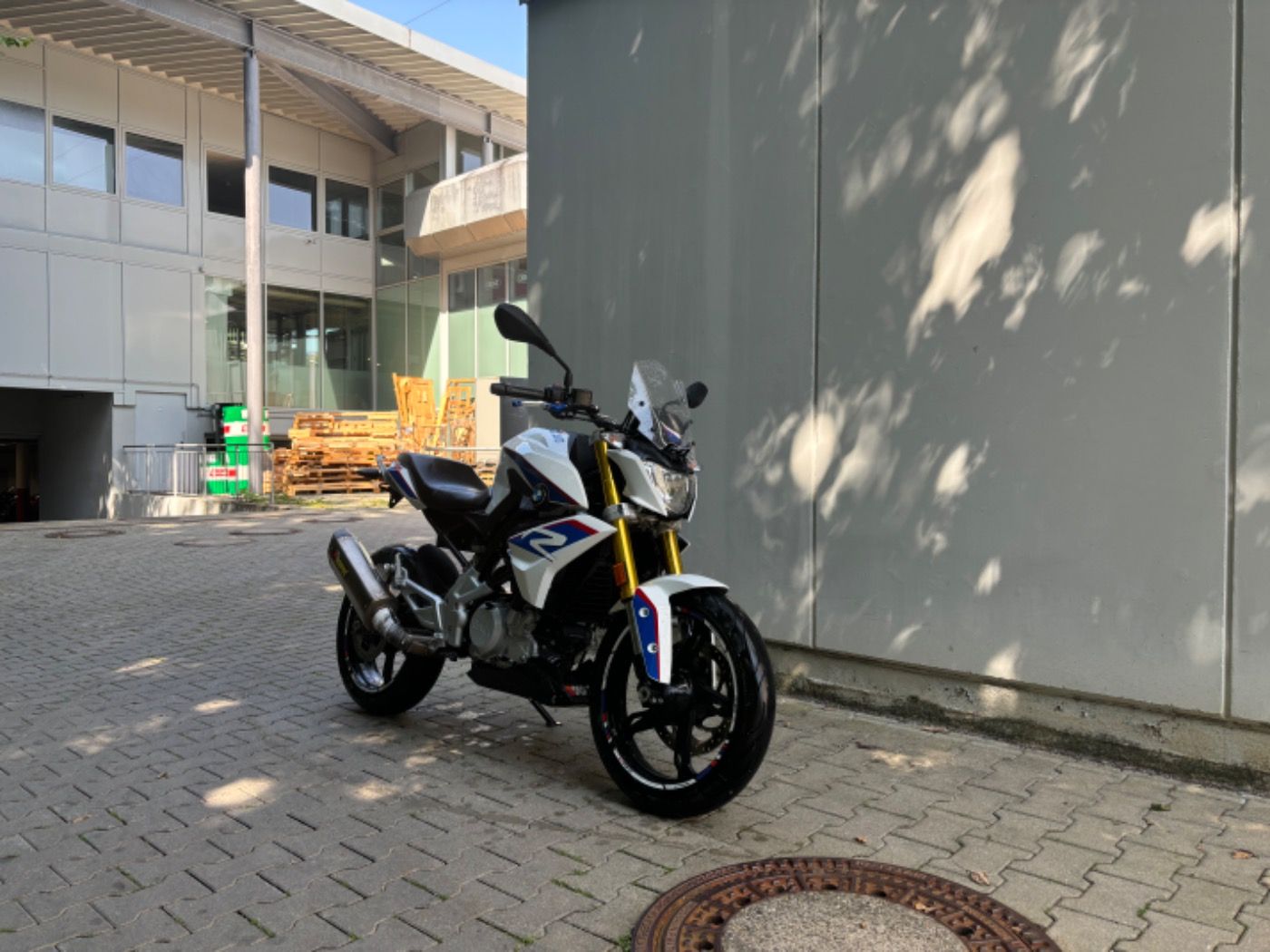 Fahrzeugabbildung BMW G 310 R, Akrapovic, viel Zubehör