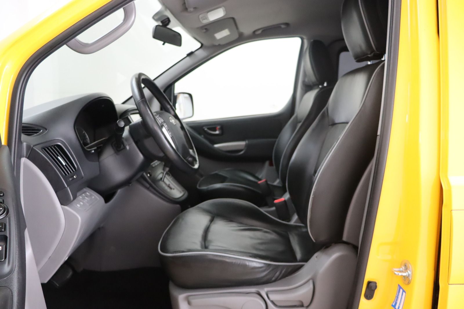 Fahrzeugabbildung Hyundai H-1 2.5CRDi Starex * RFK * Lenkradhzg. * Navi