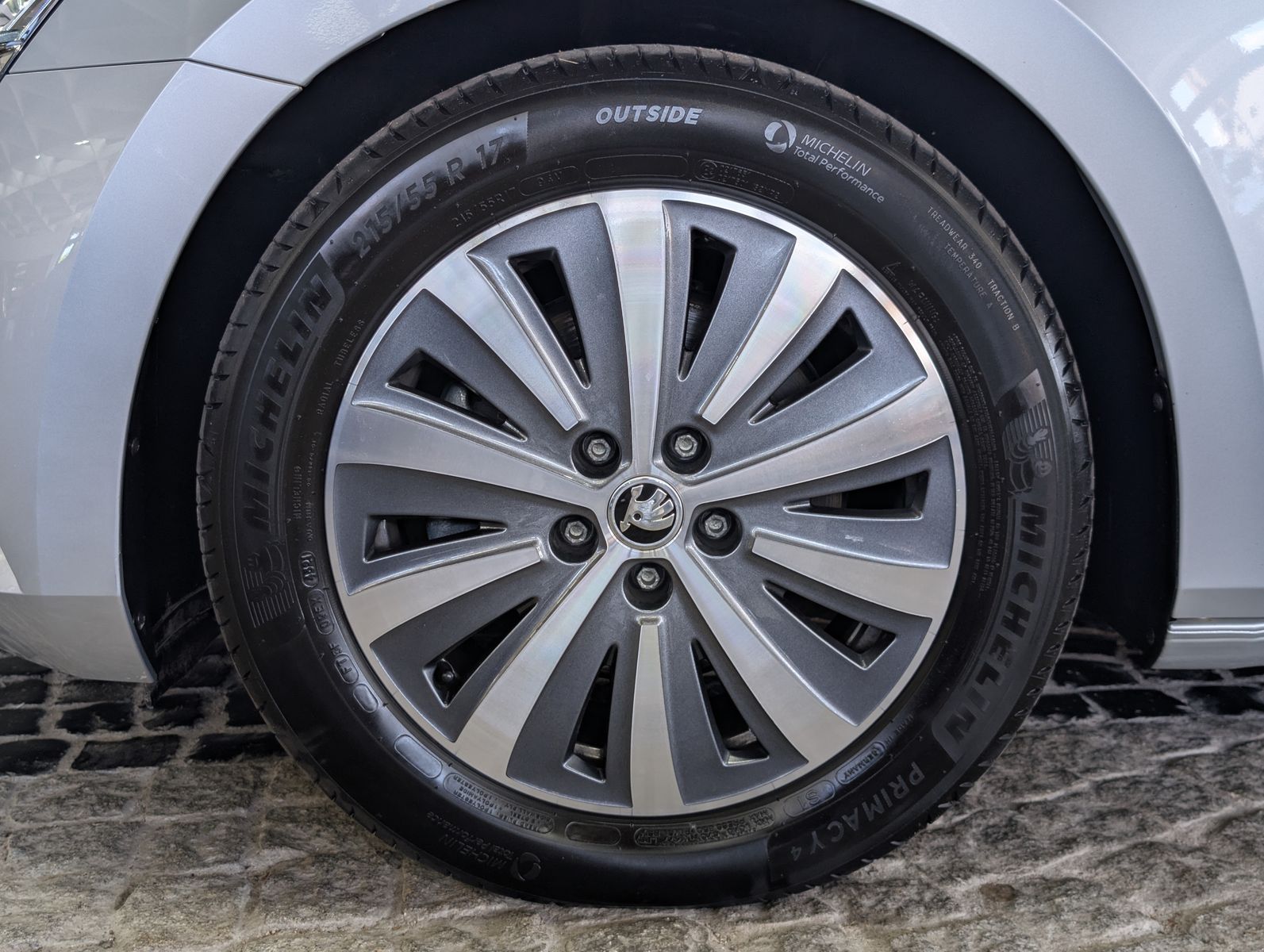 Fahrzeugabbildung SKODA Superb Premium 2.0 TDI PANO LEDER MASSAGE SOUND