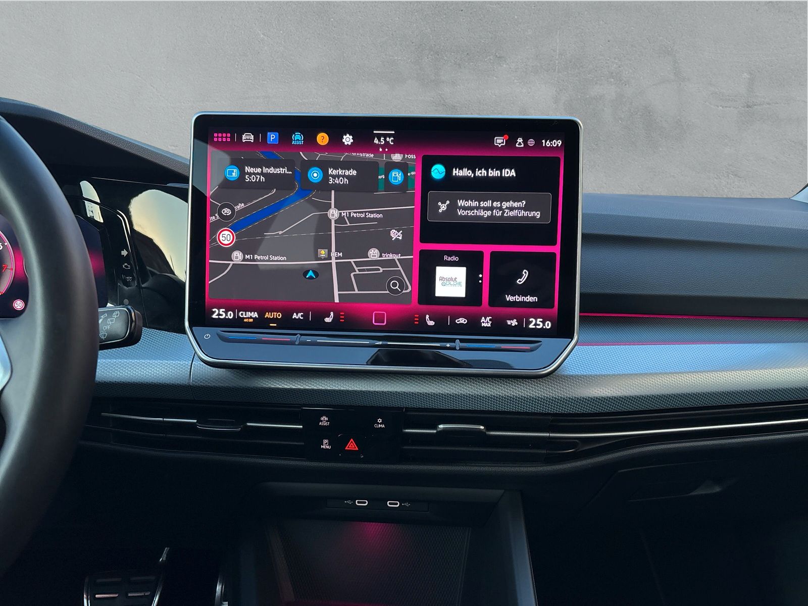 Fahrzeugabbildung Volkswagen Golf 1.5 eTSI Goal AHK Kamera AppConnect ACC