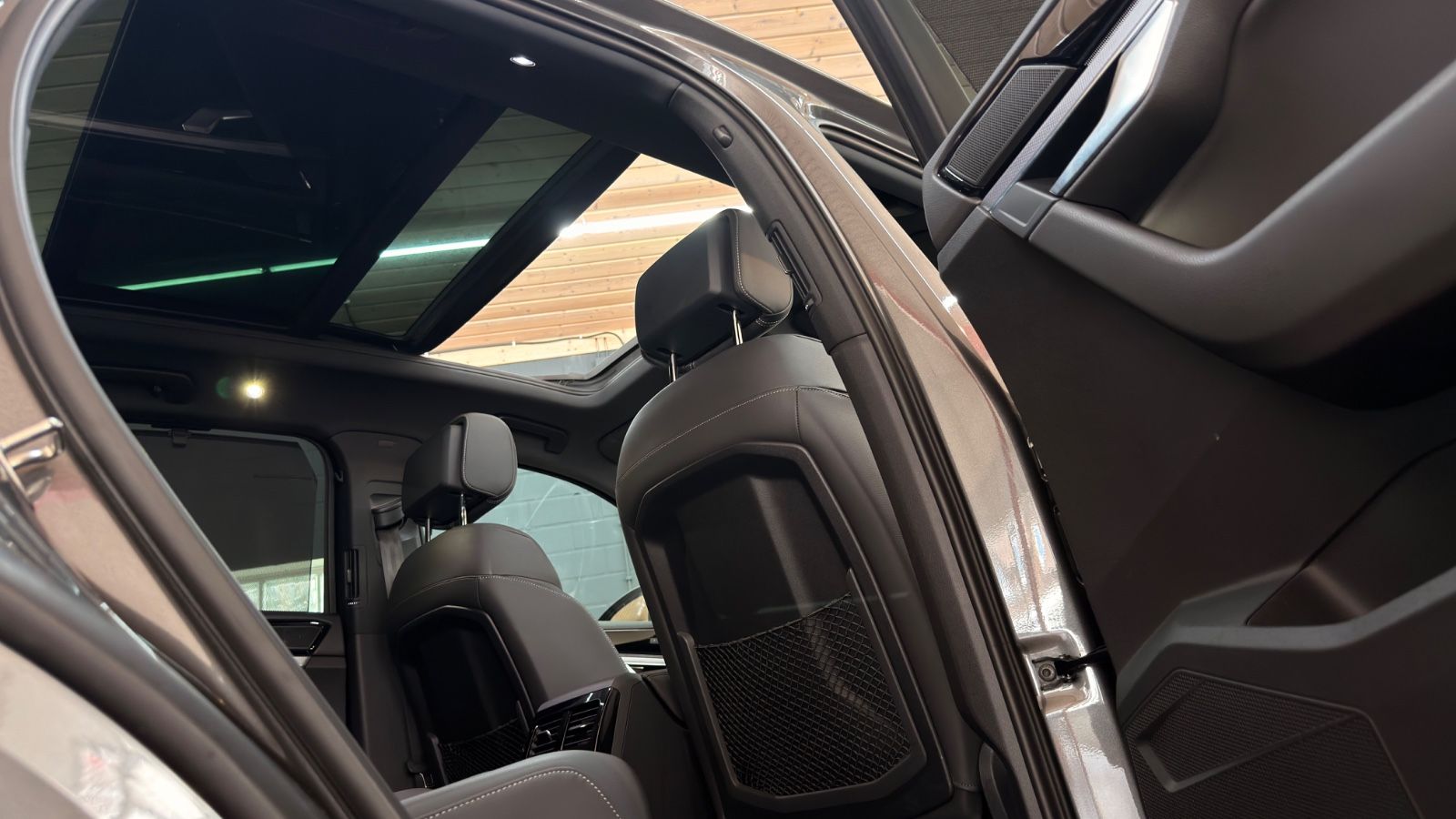 VW Touareg Touareg V8 R-Line 4Motion|StHz|AHK|LUFT|PANO Vorschau 36
