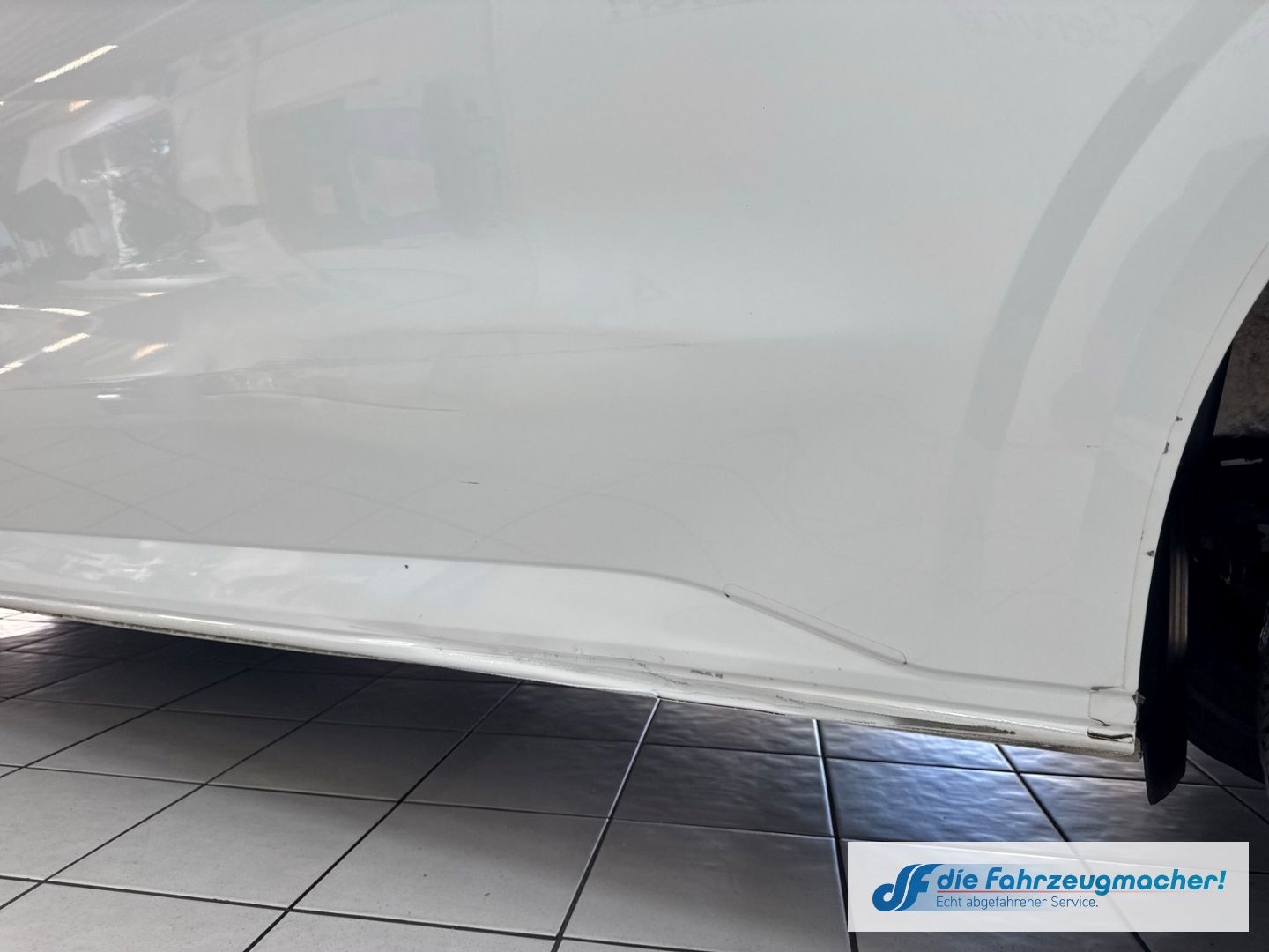 Fahrzeugabbildung Ford Transit Custom Kasten 320 L2 Trend FWD Navi LED