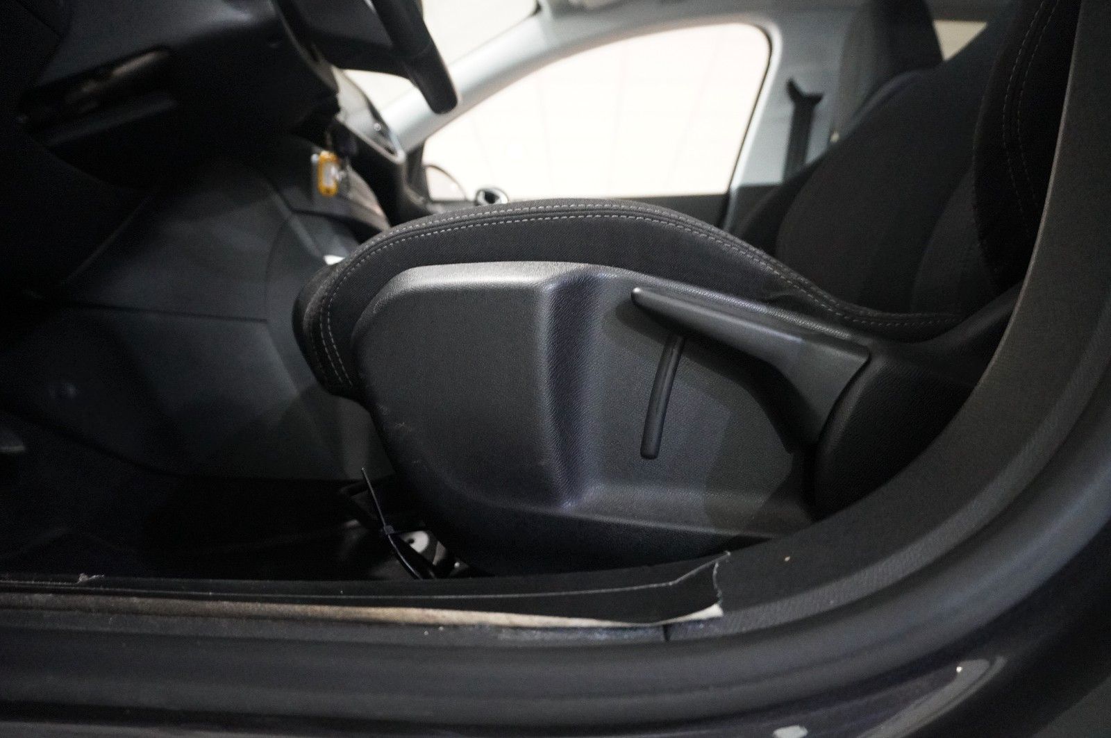 Fahrzeugabbildung Peugeot 308 SW 1.2T ALLURE NAVI/LED/KAMERA/SHZ/SPORT/AHK