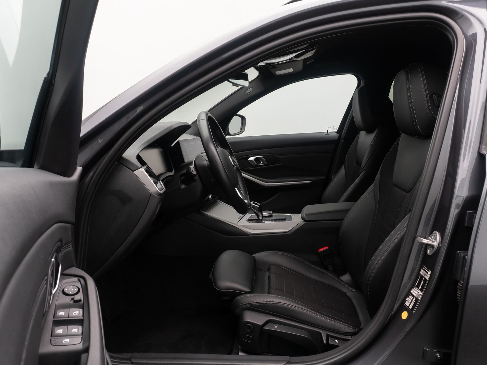 Fahrzeugabbildung BMW 318d Geschwindigreg DAB Alarm AHK WLAN M Sport