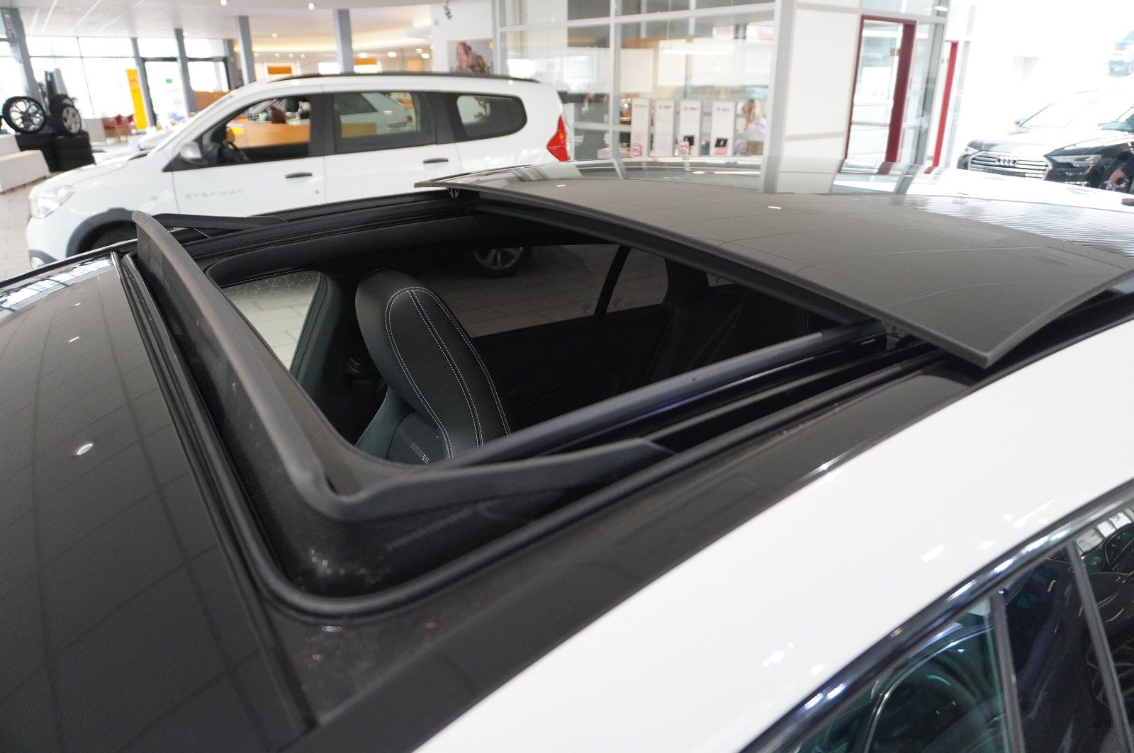Fahrzeugabbildung Mercedes-Benz CLA 200 SB URBAN 7G-DCT NAVI/LED/PANO./SHZ/SPORT