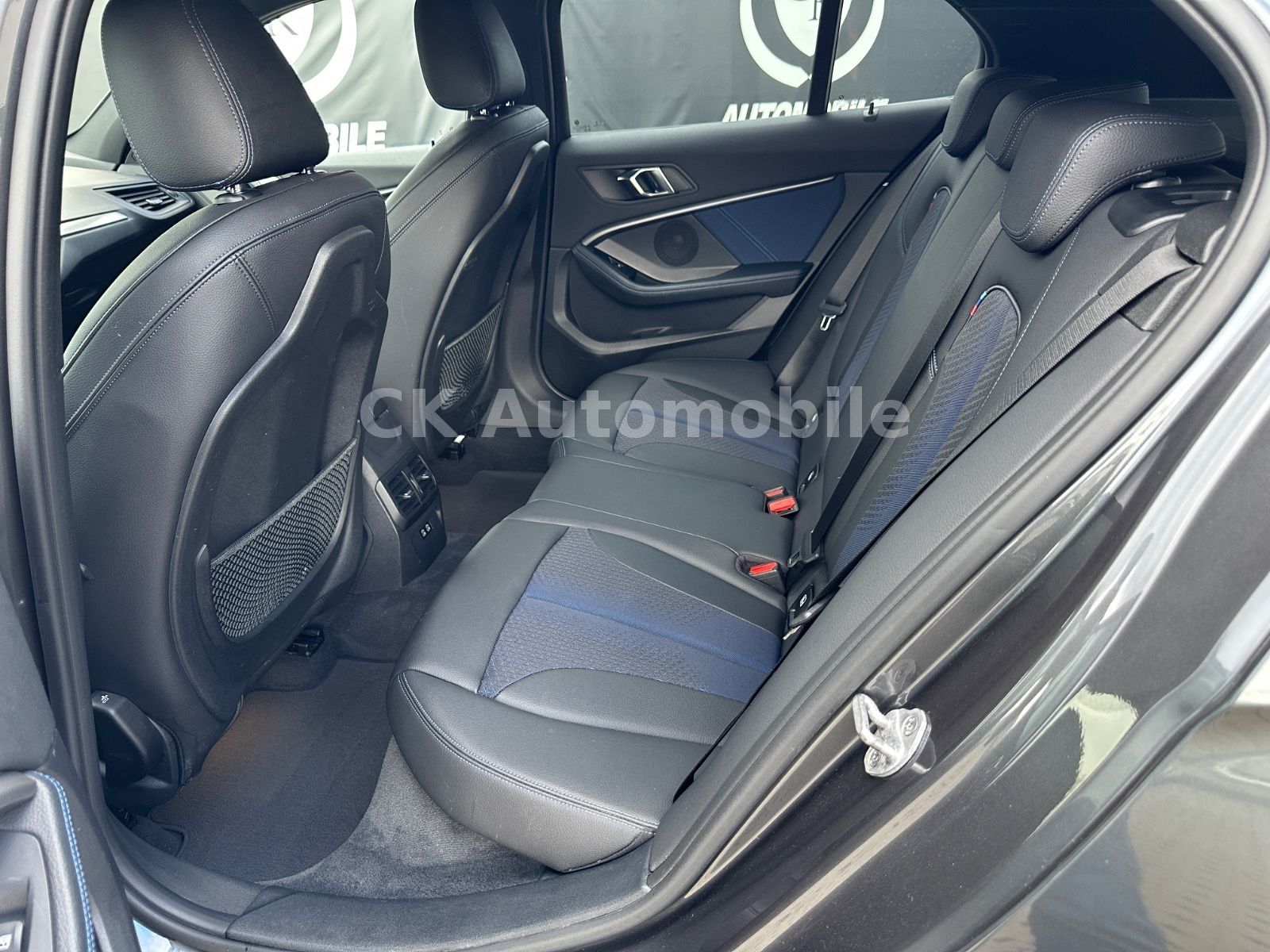 Fahrzeugabbildung BMW 118d M-Sport Shadow-Line/Navi/LED/PDC