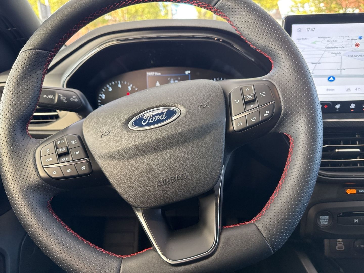 Fahrzeugabbildung Ford Focus ST-Line Kamera Navi DAB ACC TWA Induktion