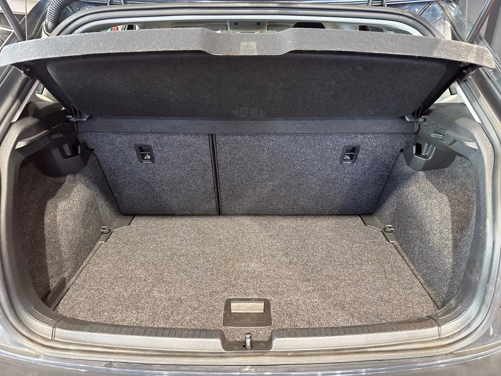 Volkswagen POLO COMFORTLINE KEYLESS TEMPOMAT PDC KAMERA NAV