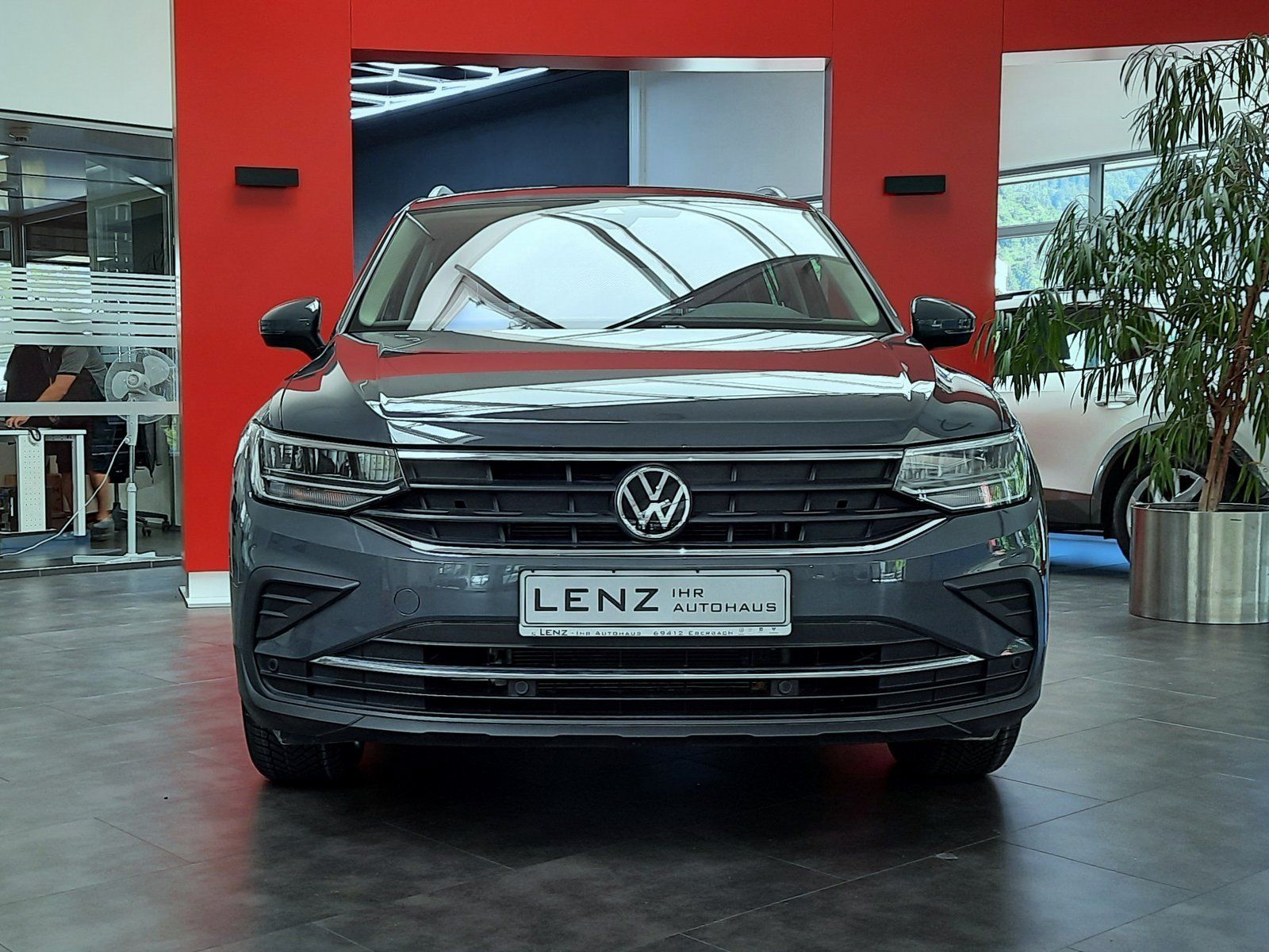 Fahrzeugabbildung Volkswagen Tiguan Active TSI *Navi*Cam*PDC*ACC*LED*Sitzhzg*