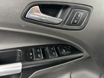 Ford Grand Tourneo - 12