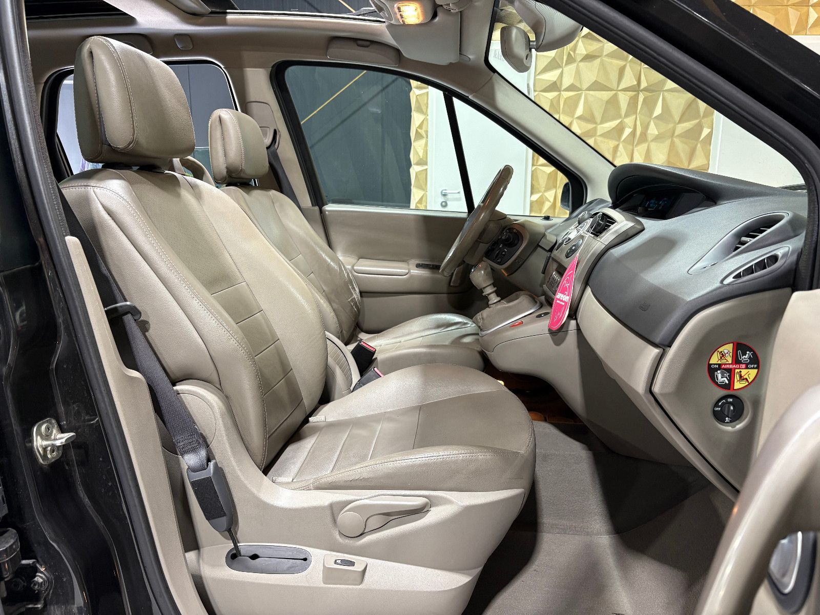 Fahrzeugabbildung Renault Scenic II Grand Privilege/7-SITZ/PANO/NAVI/SHZ/
