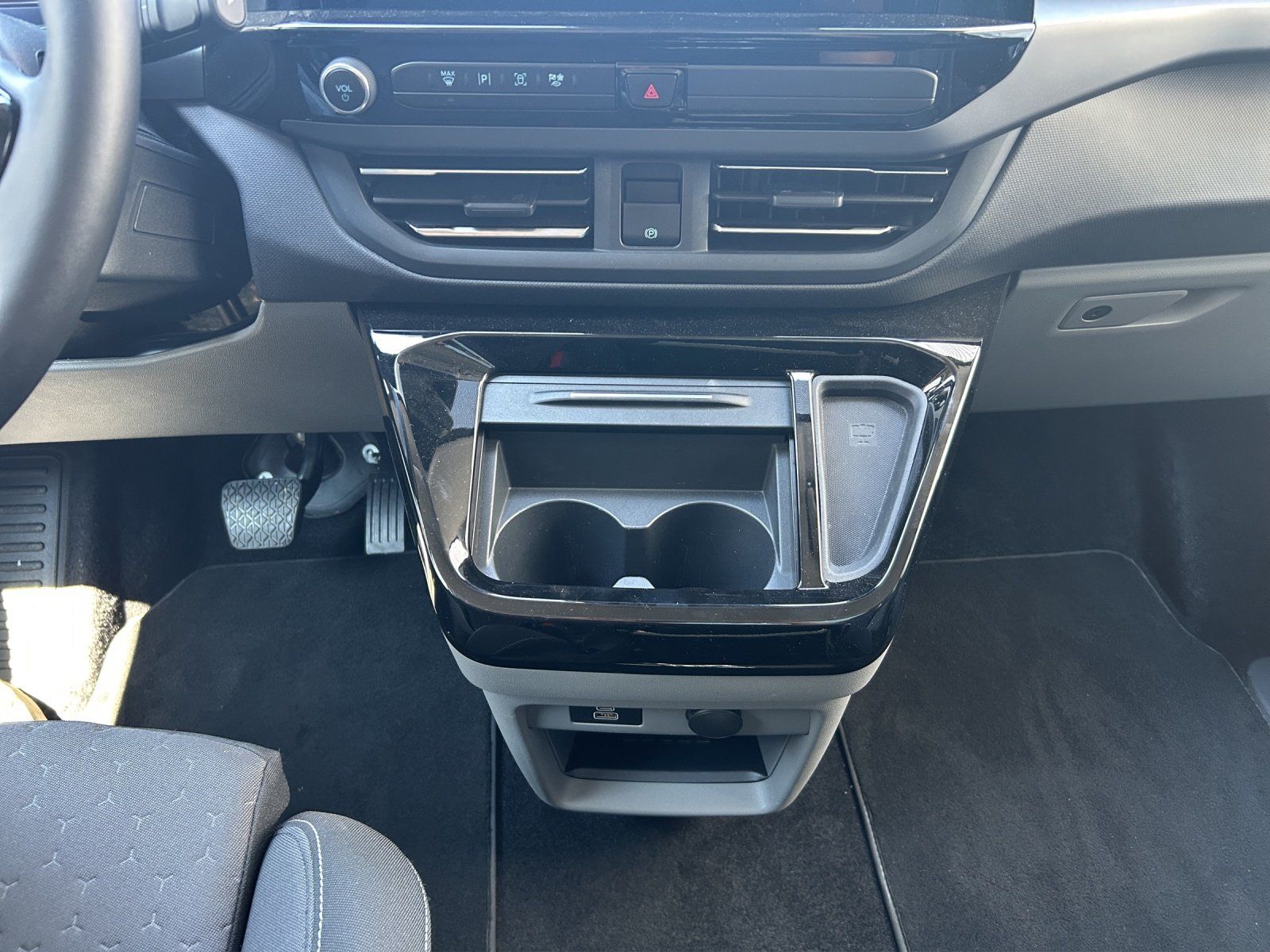 Fahrzeugabbildung Ford Ford Tourneo Custom Autom. AHK GJR Klima 3.Zonen