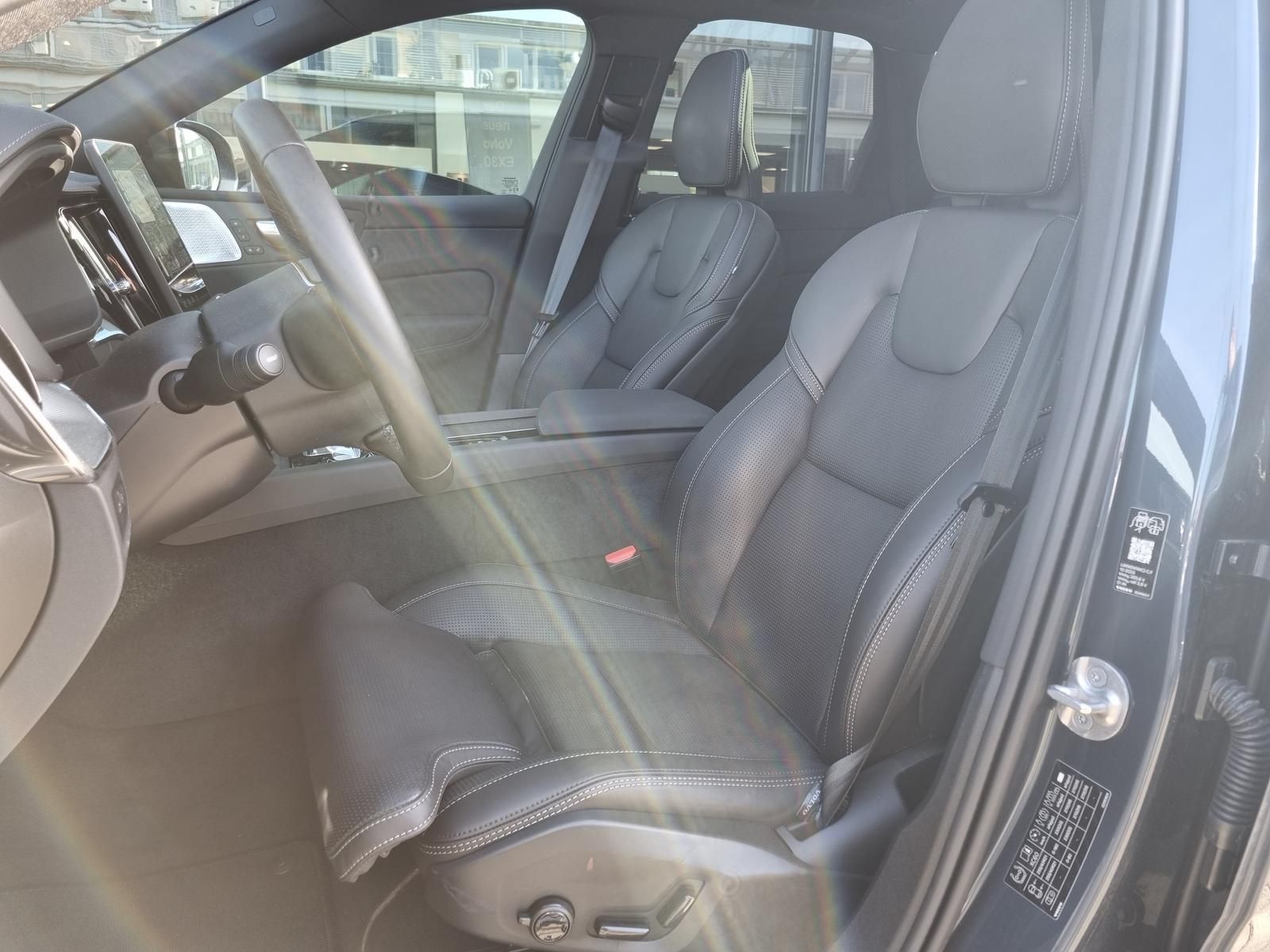 Fahrzeugabbildung Volvo XC60 T8 Ultra Black Ed. 'Massage, Luftfahrwerk'