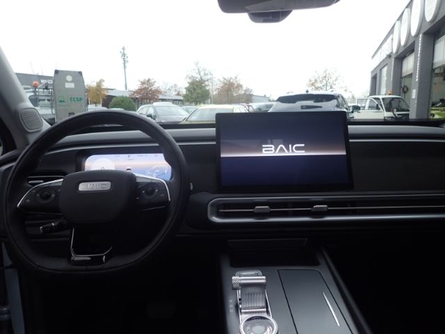 Fahrzeugabbildung BAIC BJ30 4WD HEV El. Panodach Leder digitales Cockpi