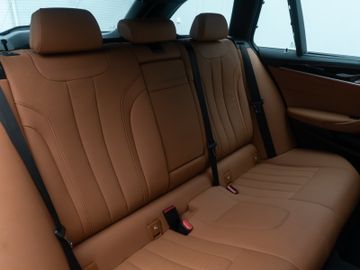 Fahrzeugabbildung BMW 520d xD Tour M Sport HI-FI M Sportfahrwerk