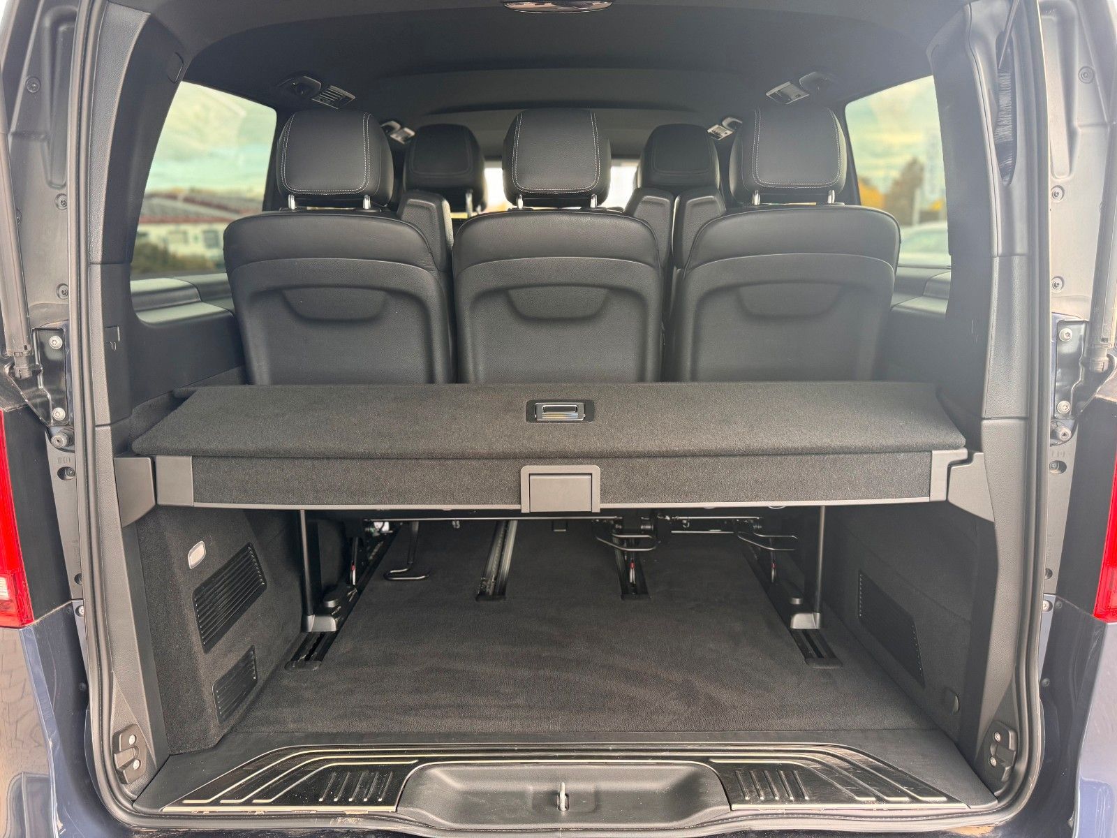 Fahrzeugabbildung Mercedes-Benz V 300 d AVA ED AMG AHK2,5to DISTRONIC