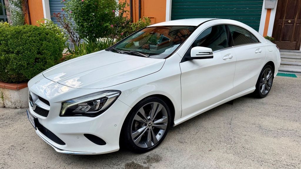 Image of Mercedes-Benz CLA 200