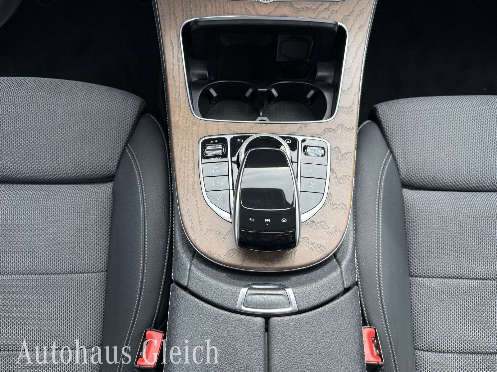 Fahrzeugabbildung Mercedes-Benz E 220 T d Avantgarde 4Matic (EURO 6d) COMAND APS