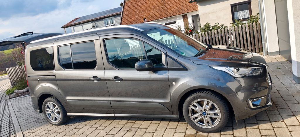 Image of Ford Grand Tourneo