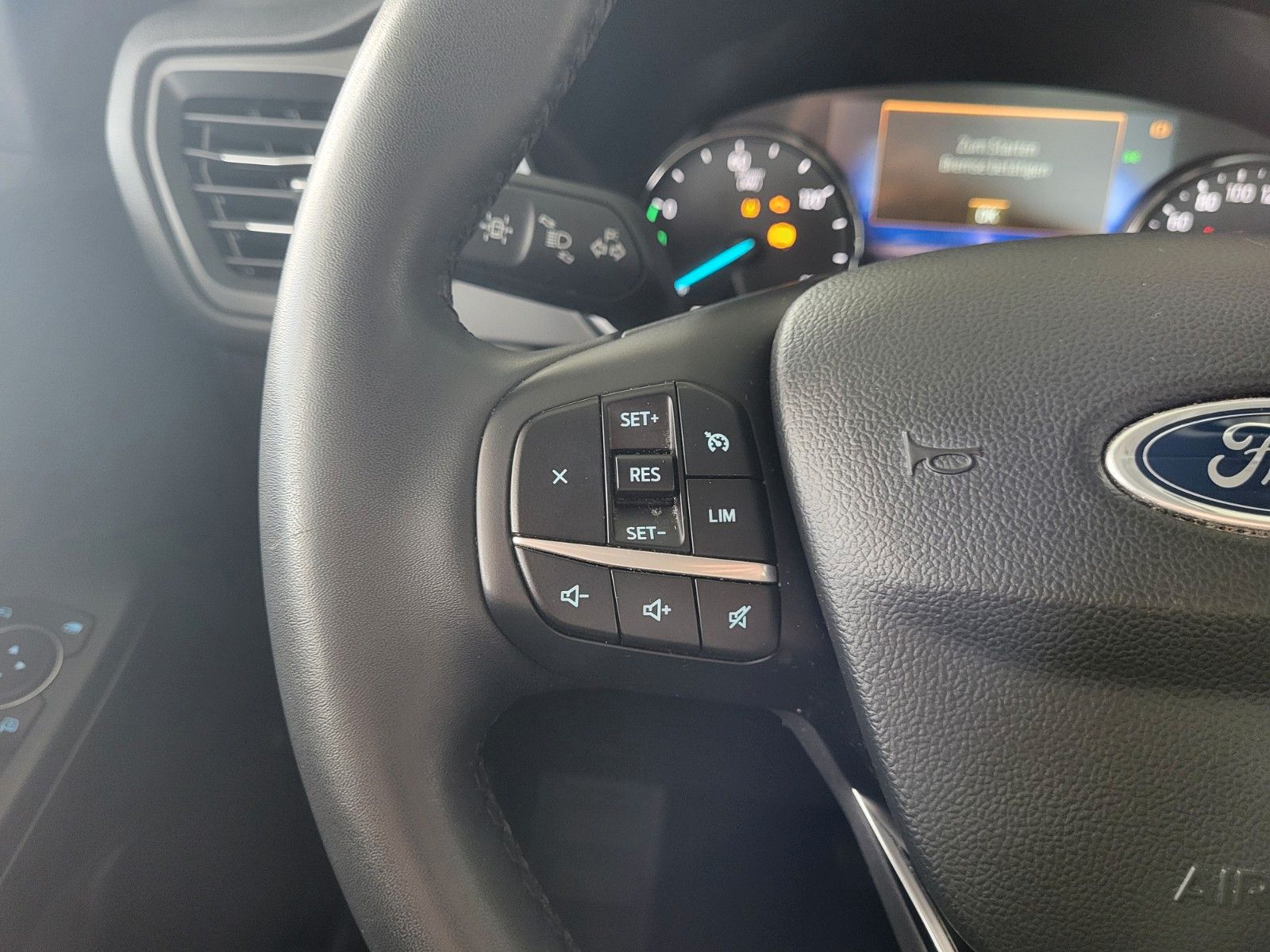 Fahrzeugabbildung Ford Kuga Plug-In/NAVI/SITZHZG./AHK/PDC