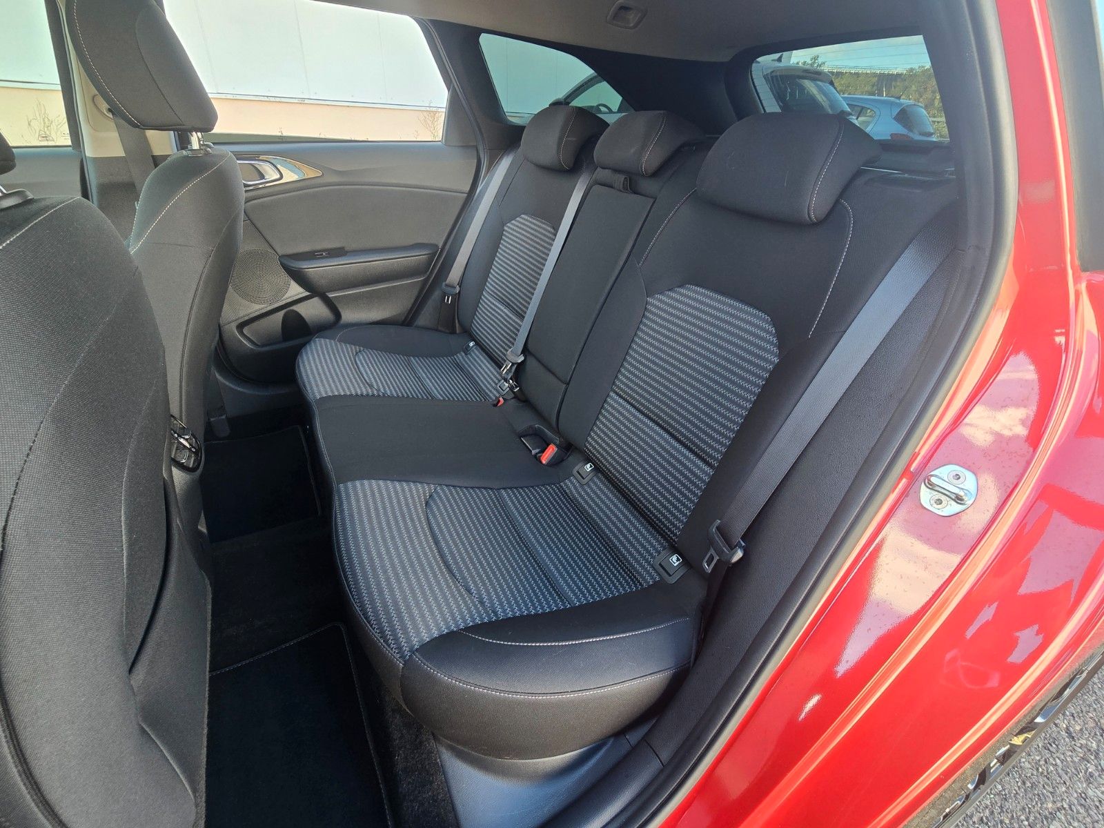 Fahrzeugabbildung Kia Ceed Sportswagon 1.5 T-GDI DCT Spirit Glasdach