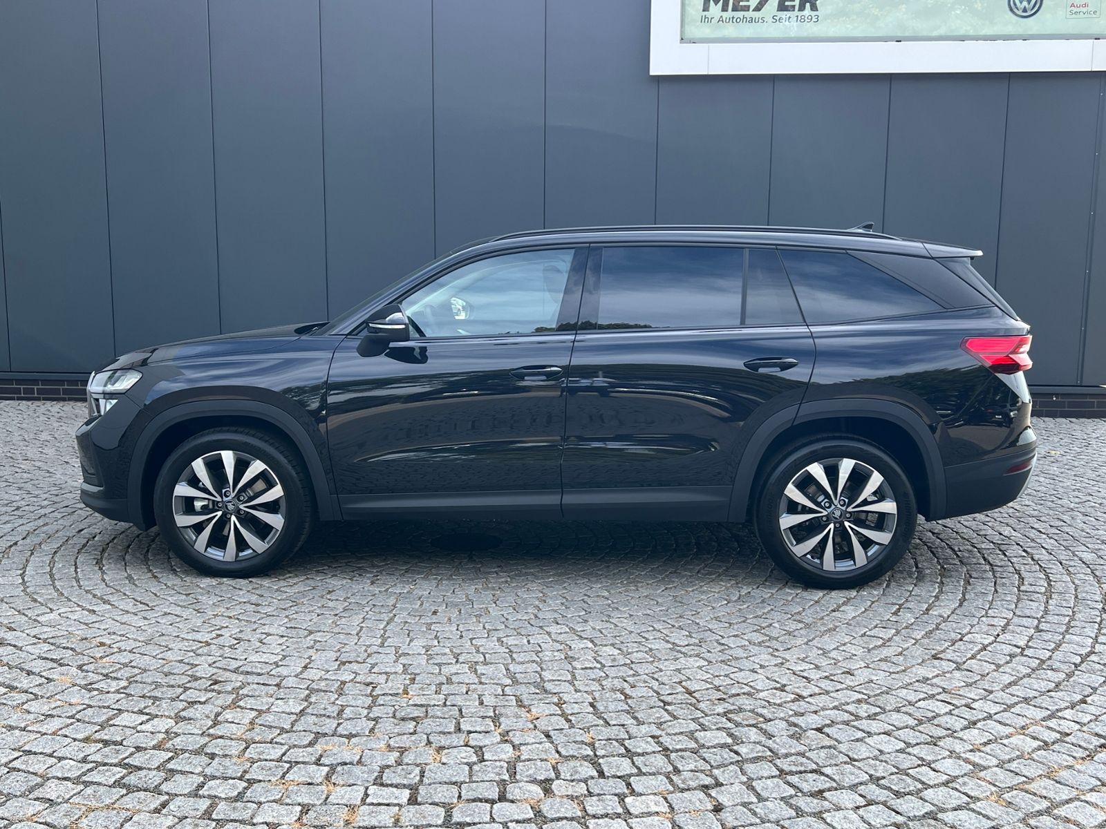 Fahrzeugabbildung SKODA Kodiaq Selection 2.0 TDI DSG *7-Sitzer, AHK, Nav