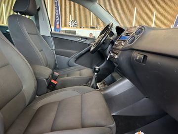 Volkswagen Tiguan Team 4Motion *2. Hand*Klima*SHZ*AHK*PDC*