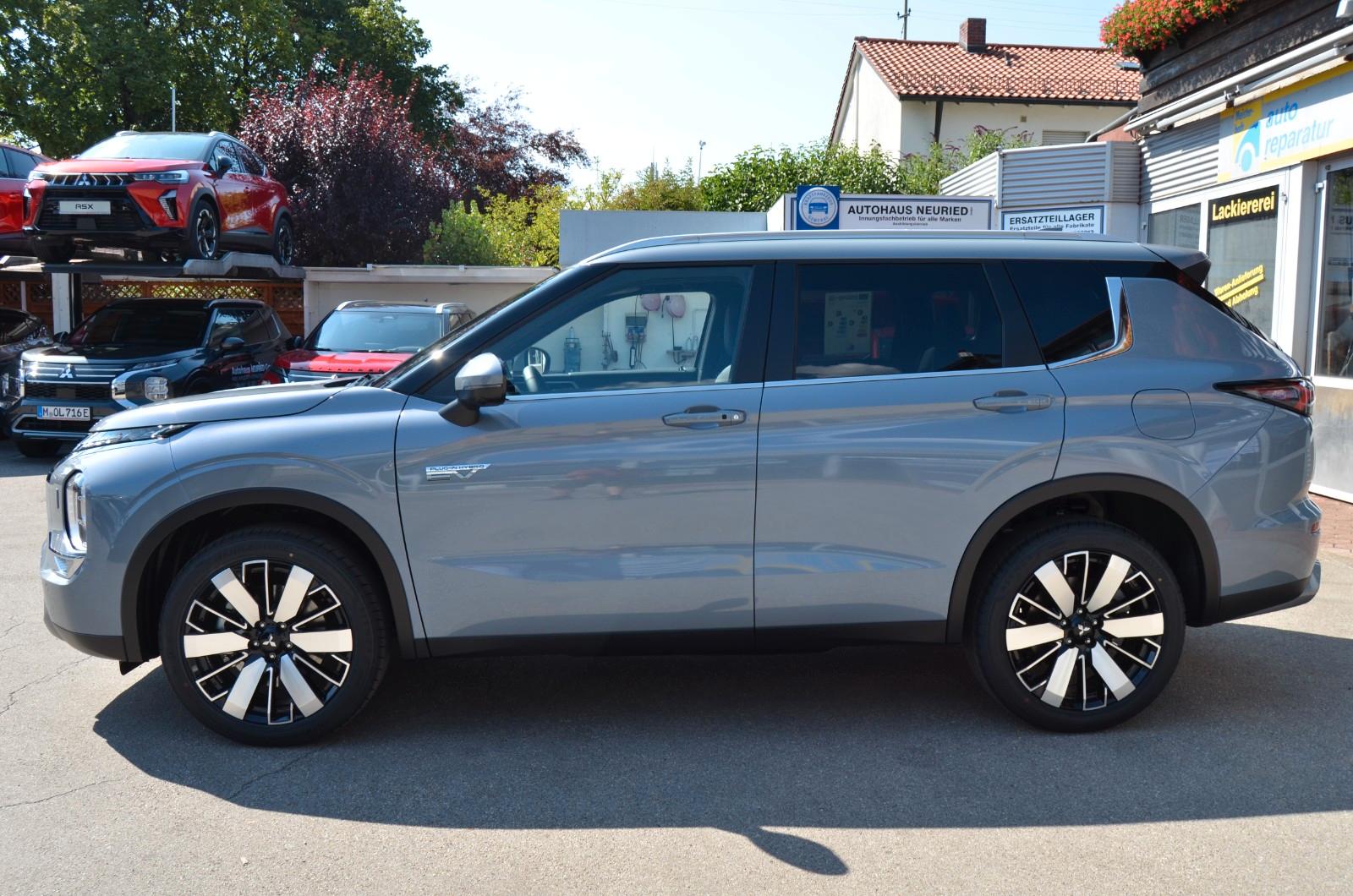 Mitsubishi Outlander 2.4 PHEV Select AT 4WD LED ele. Heck.