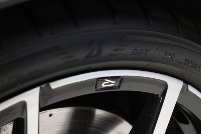 Fahrzeugabbildung Volkswagen Golf VIII Lim. R 4Motion|MATRIX|H/K|DCC|AMBIENTE