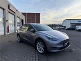 Tesla Model Y Long Range AWD - QuickSilver - AHK - silberne Tesla Model Y