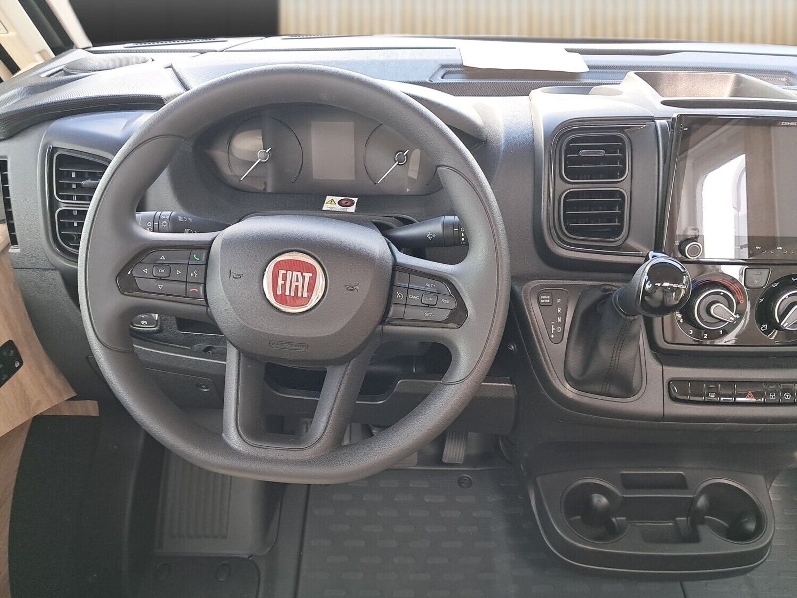 Fahrzeugabbildung Eura Mobil Integra Line IL 720 EF SAT, SOLAR, LUFTFEDERUNG