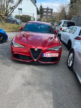 Alfa Romeo Giulia 2.9 V6 Bi-Turbo 375 kW AT8 Quadrifogl... - Alfa Romeo Giulia mit Benzin-Antrieb: Rot