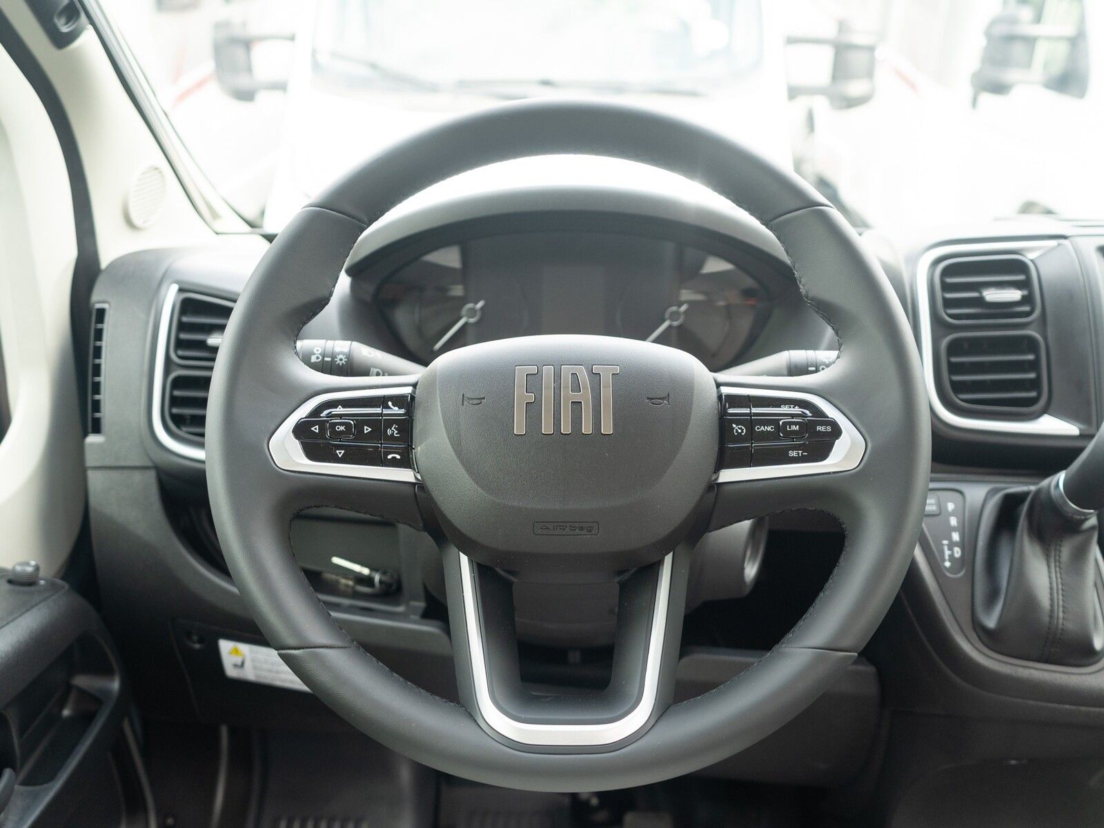 Fahrzeugabbildung Sunlight Adventure Cliff 602 AKTION*Rahmenfenster